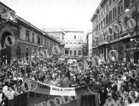 ELEZIONI COMIZI 377