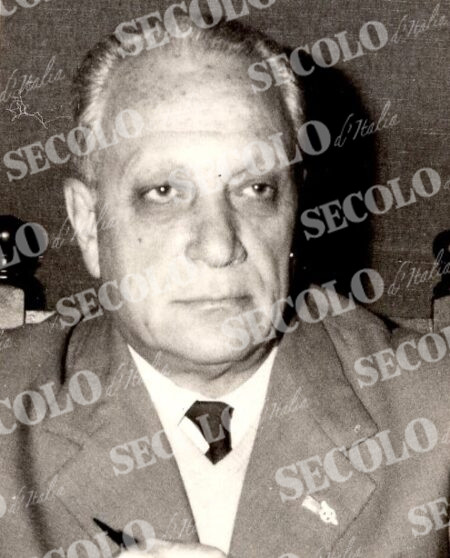 PRIMO PIANO DI PERSONA NON IDENTIFICABILE 4
