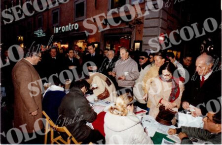 MANIFESTAZIONI PUBBLICHE TERRITORIO- RACCOLTA FIRME 8