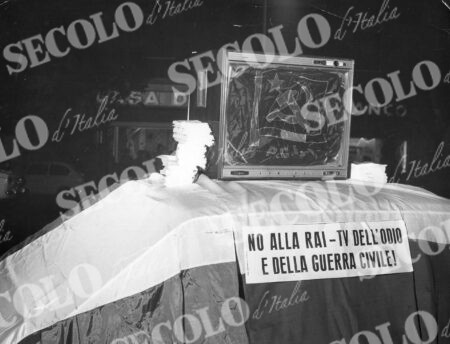 MANIFESTAZIONI PUBBLICHE TERRITORIO CARTELLI VARI 1